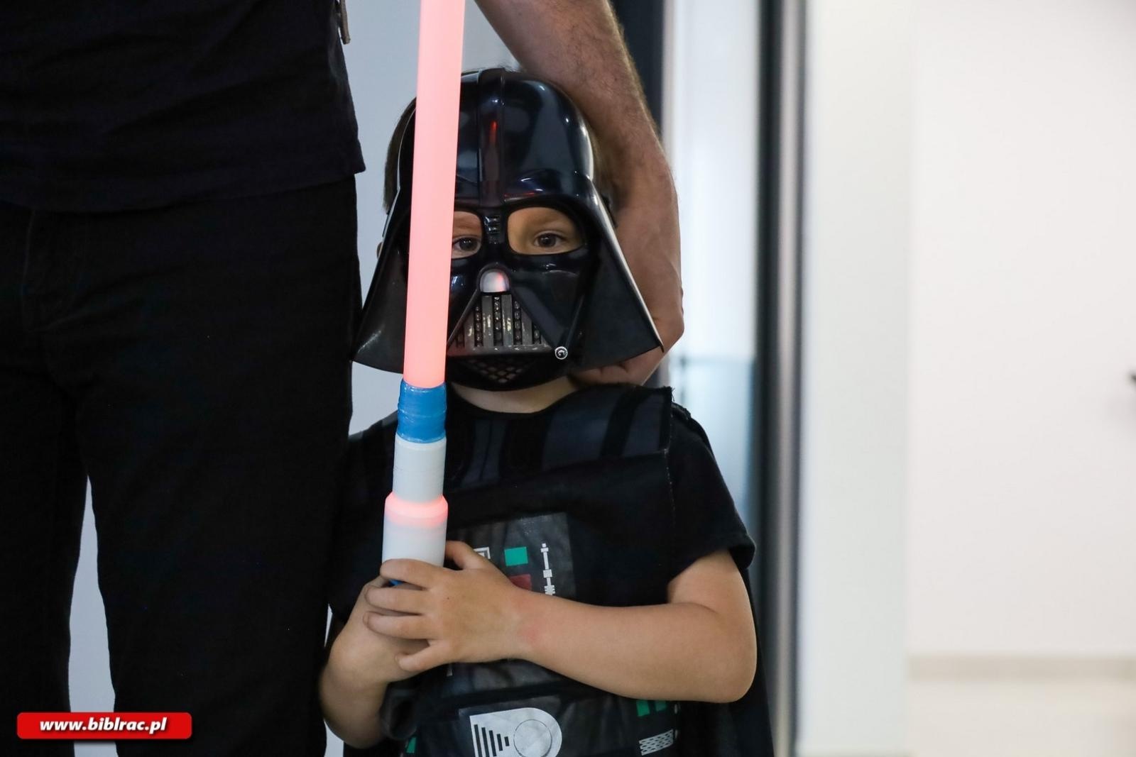 Zdjęcie w galerii na portalu naszraciborz.pl: Moc była z Biblioteką! Dzień Gwiezdnych Wojen na Stacji Młodych wiadomości z regionu