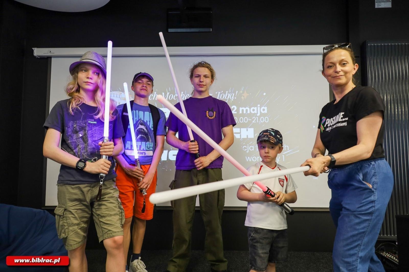 Zdjęcie w galerii na portalu naszraciborz.pl: Moc była z Biblioteką! Dzień Gwiezdnych Wojen na Stacji Młodych wiadomości z regionu