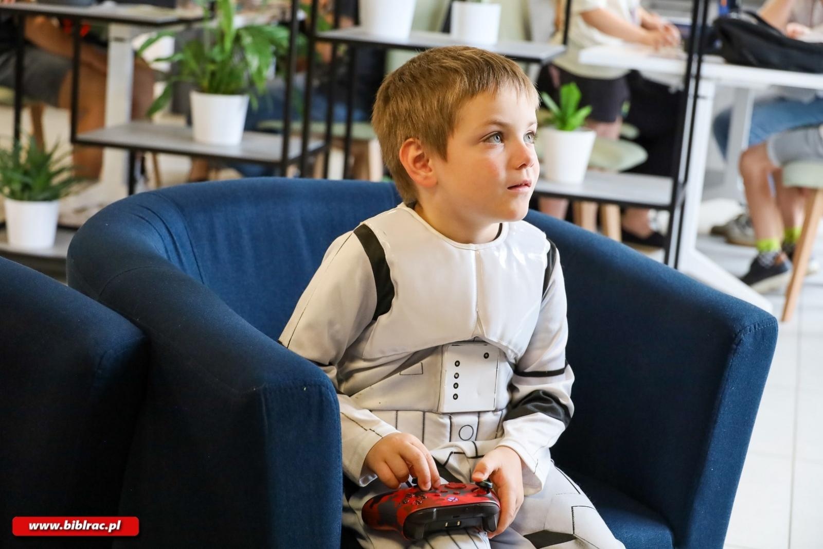 Zdjęcie w galerii na portalu naszraciborz.pl: Moc była z Biblioteką! Dzień Gwiezdnych Wojen na Stacji Młodych wiadomości z regionu