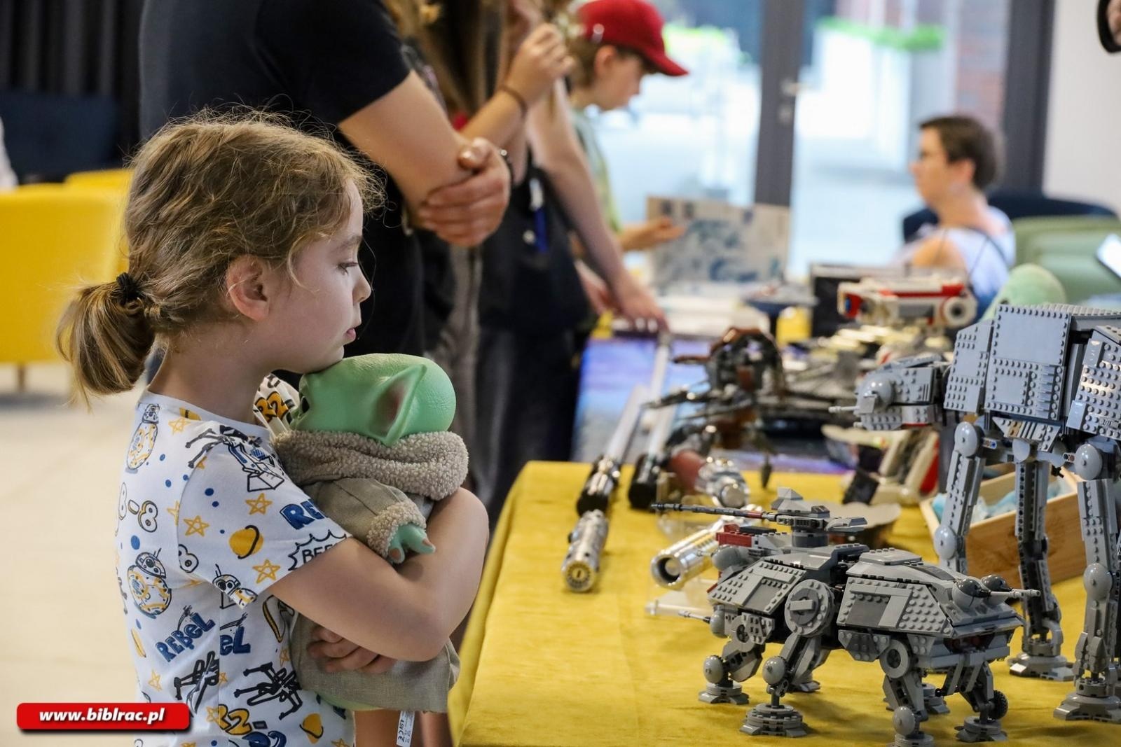 Zdjęcie w galerii na portalu naszraciborz.pl: Moc była z Biblioteką! Dzień Gwiezdnych Wojen na Stacji Młodych wiadomości z regionu