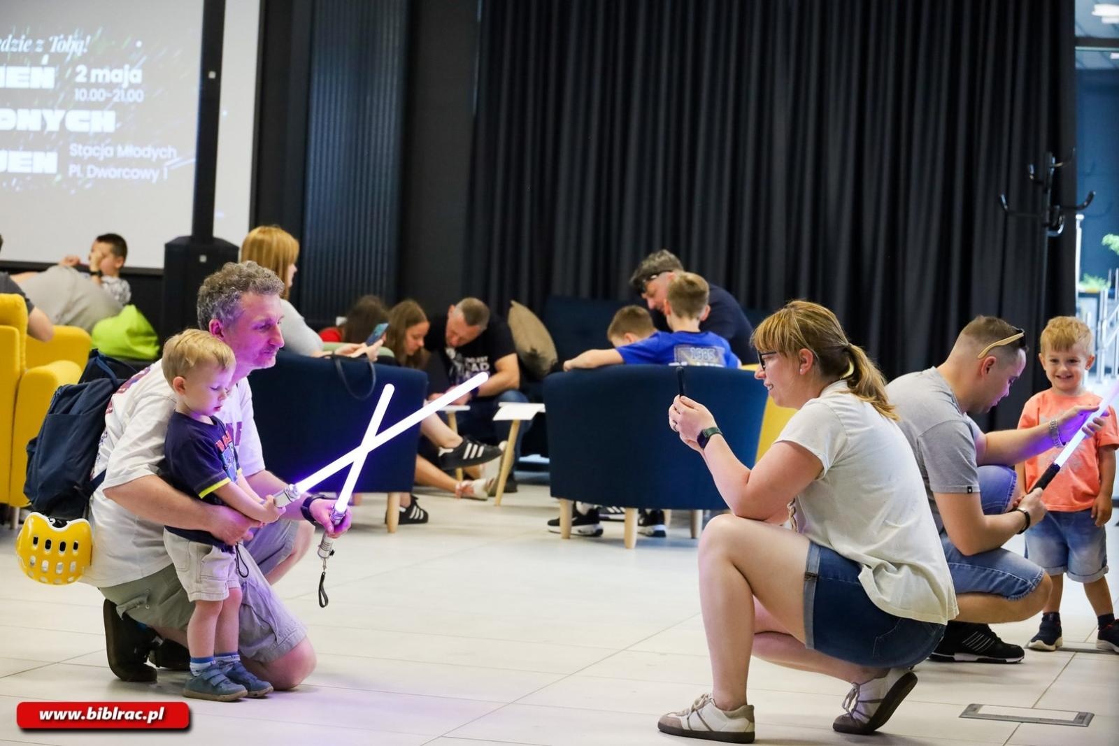 Zdjęcie w galerii na portalu naszraciborz.pl: Moc była z Biblioteką! Dzień Gwiezdnych Wojen na Stacji Młodych wiadomości z regionu