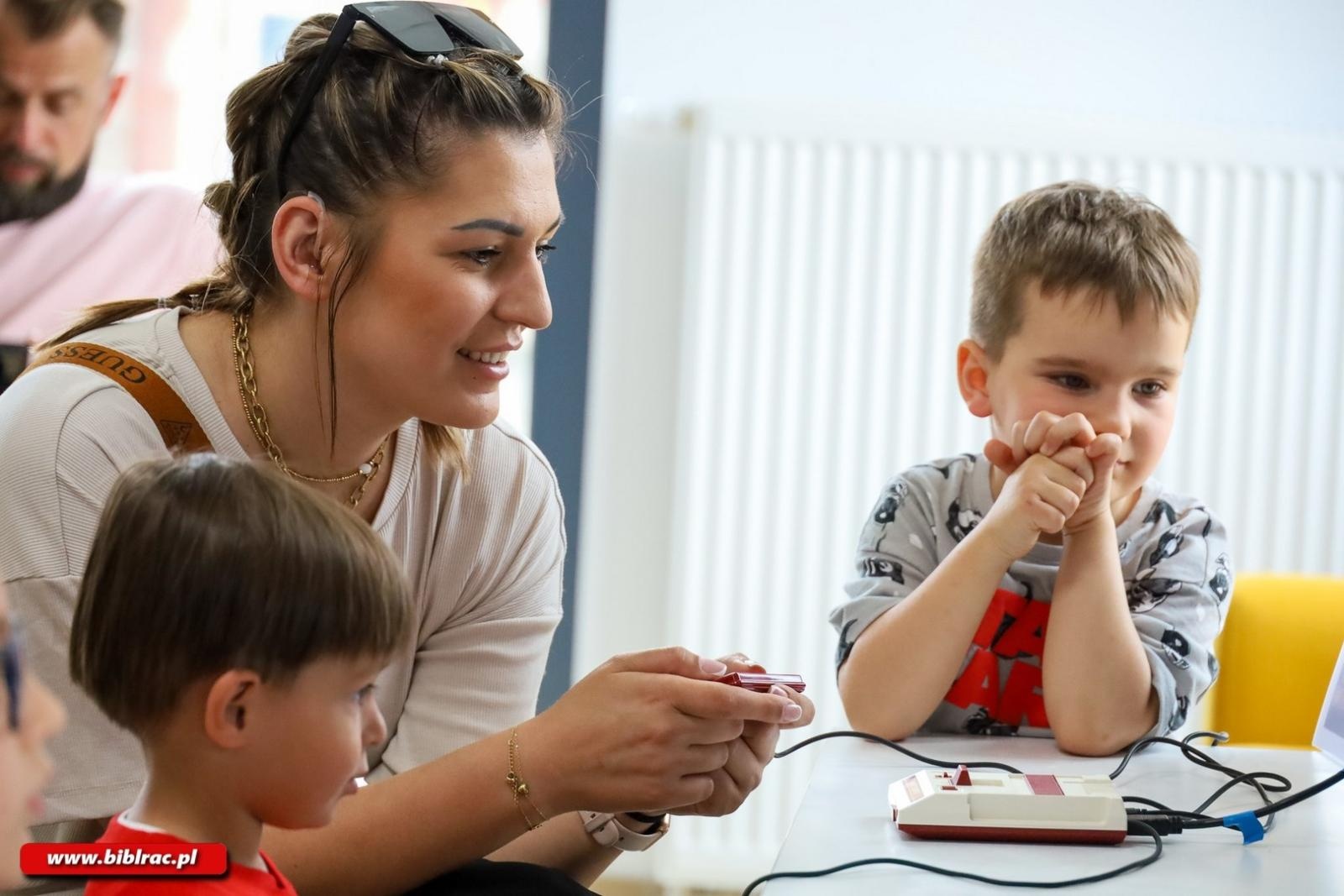 Zdjęcie w galerii na portalu naszraciborz.pl: Moc była z Biblioteką! Dzień Gwiezdnych Wojen na Stacji Młodych wiadomości z regionu