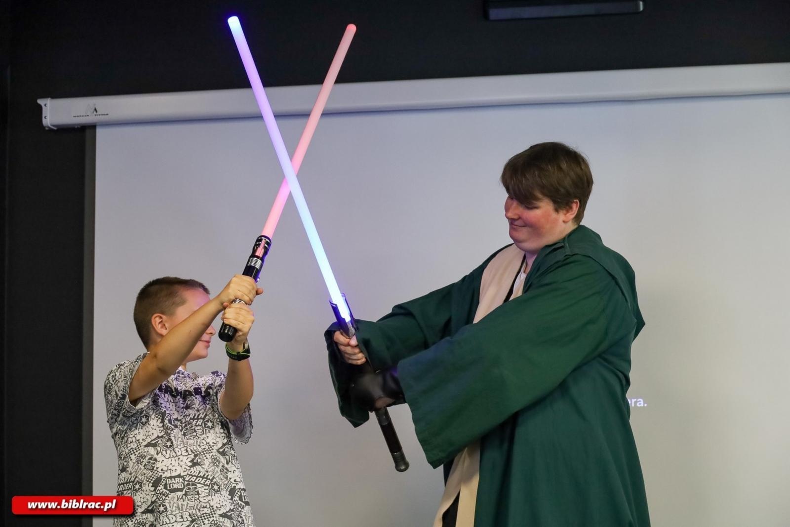 Zdjęcie w galerii na portalu naszraciborz.pl: Moc była z Biblioteką! Dzień Gwiezdnych Wojen na Stacji Młodych wiadomości z regionu