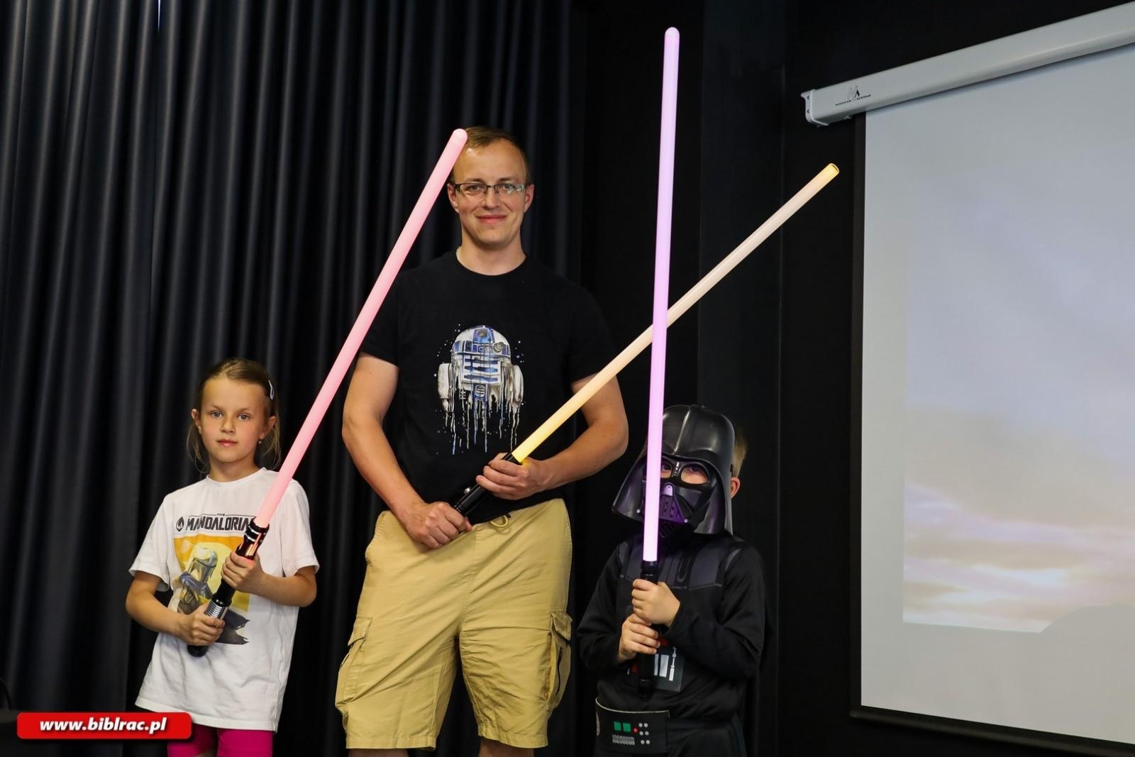 Zdjęcie w galerii na portalu naszraciborz.pl: Moc była z Biblioteką! Dzień Gwiezdnych Wojen na Stacji Młodych wiadomości z regionu