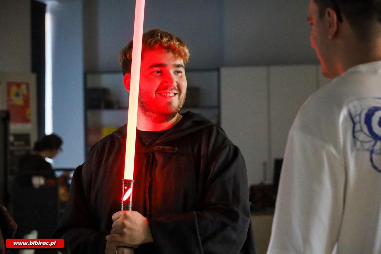 Zdjęcie w galerii na portalu naszraciborz.pl: Moc była z Biblioteką! Dzień Gwiezdnych Wojen na Stacji Młodych wiadomości z regionu