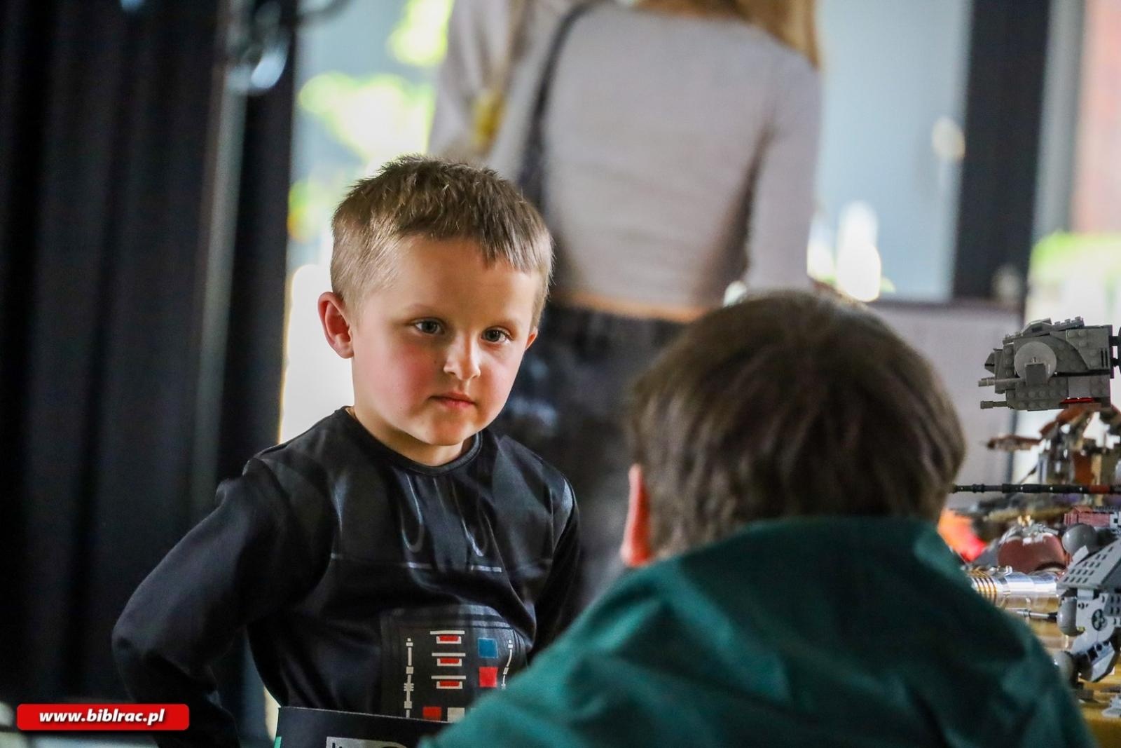 Zdjęcie w galerii na portalu naszraciborz.pl: Moc była z Biblioteką! Dzień Gwiezdnych Wojen na Stacji Młodych wiadomości z regionu