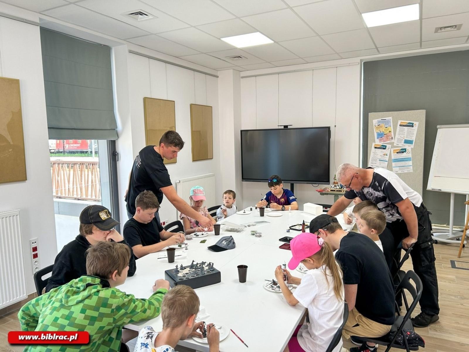 Zdjęcie w galerii na portalu naszraciborz.pl: Moc była z Biblioteką! Dzień Gwiezdnych Wojen na Stacji Młodych wiadomości z regionu