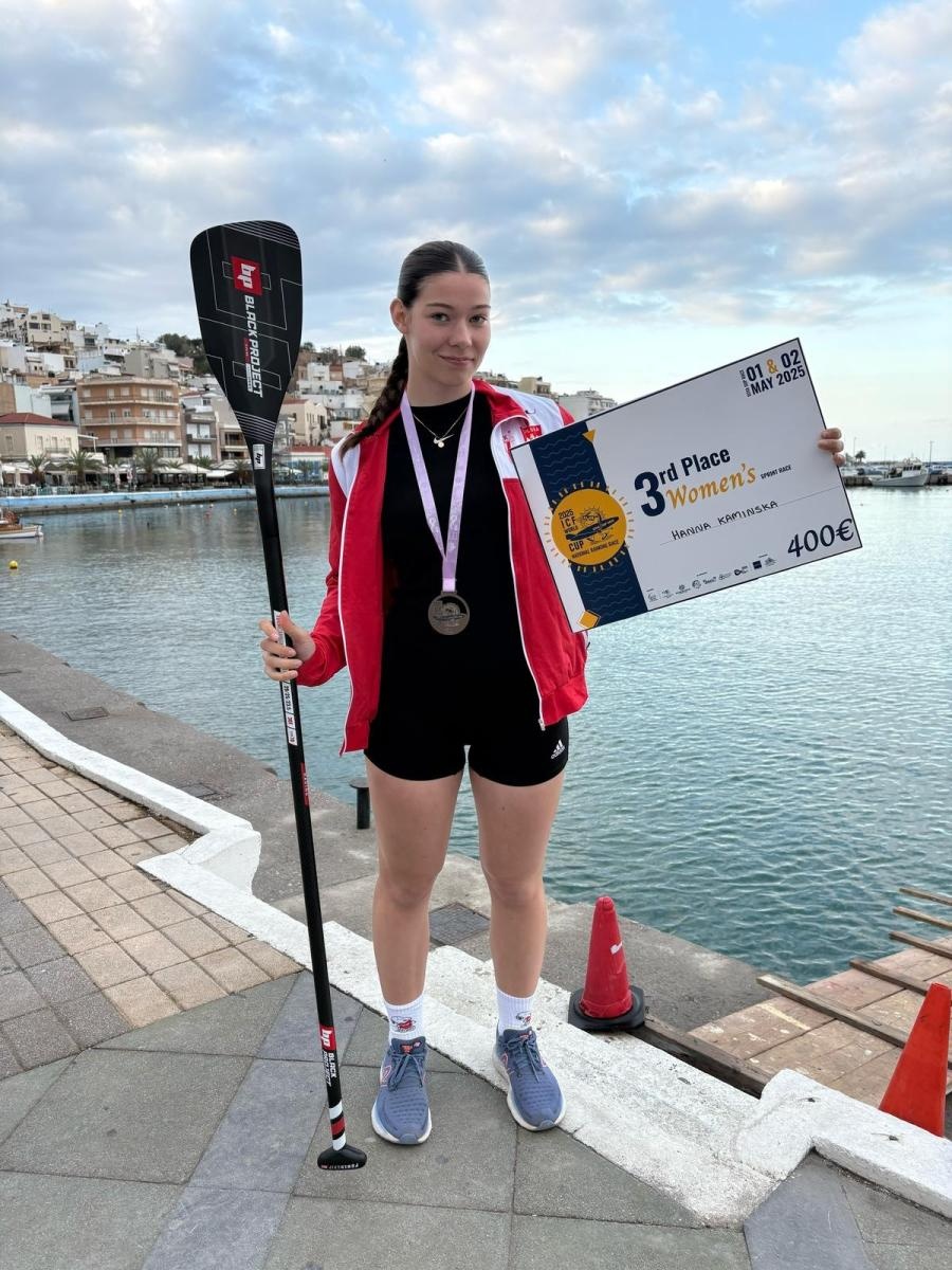 Zdjęcie w galerii na portalu naszraciborz.pl: Sensacyjny debiut Hanny Kamińskiej z RTW Racibórz w Pucharze Świata SUP – brązowy medal w Grecji wiadomości z regionu