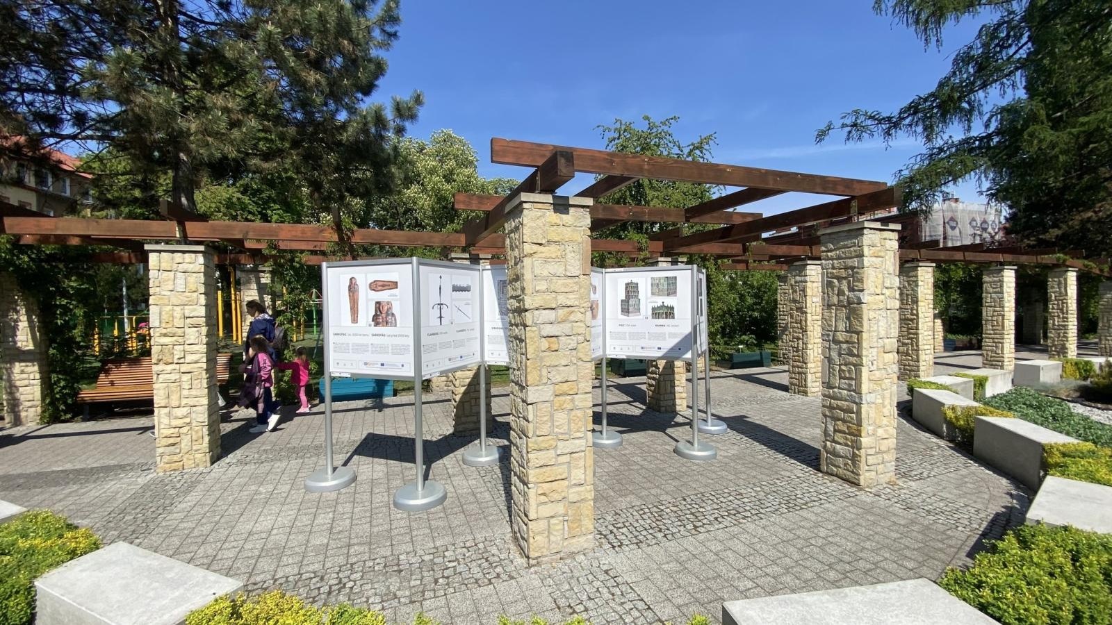 Zdjęcie w galerii na portalu naszraciborz.pl: Niezwykła podróż w czasie i przestrzeni – bez wychodzenia poza Park Jordanowski! wiadomości z regionu