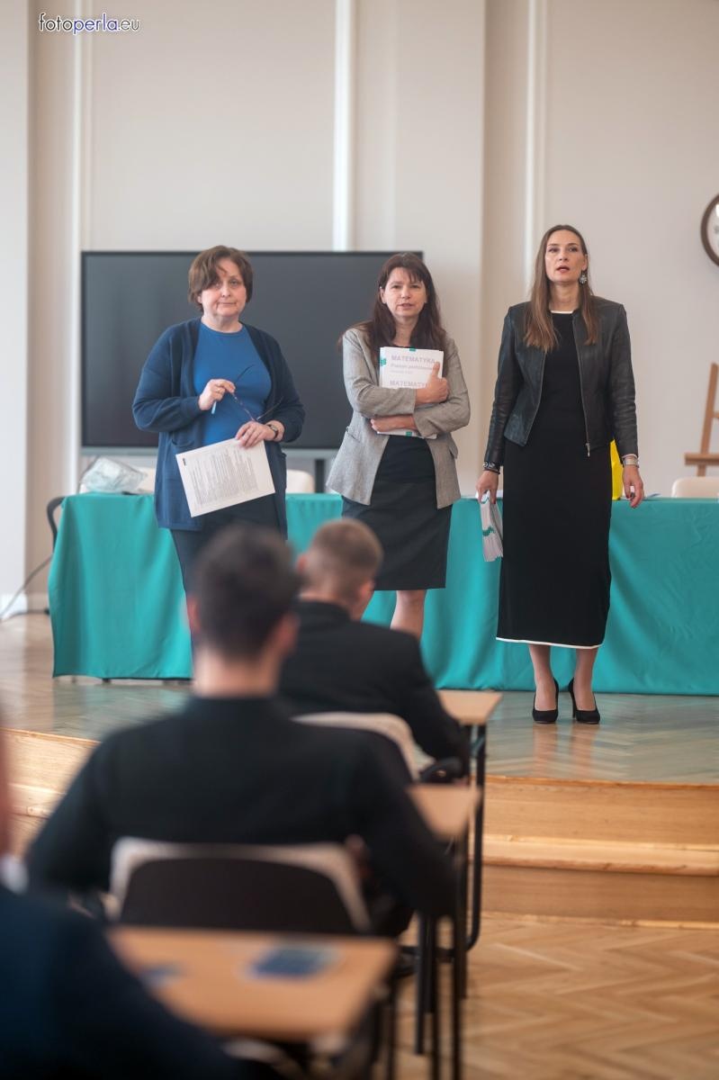 Zdjęcie w galerii na portalu naszraciborz.pl: Matura z matematyki w Ekonomiku – ekonomicy piszą w odnowionej auli wiadomości z regionu