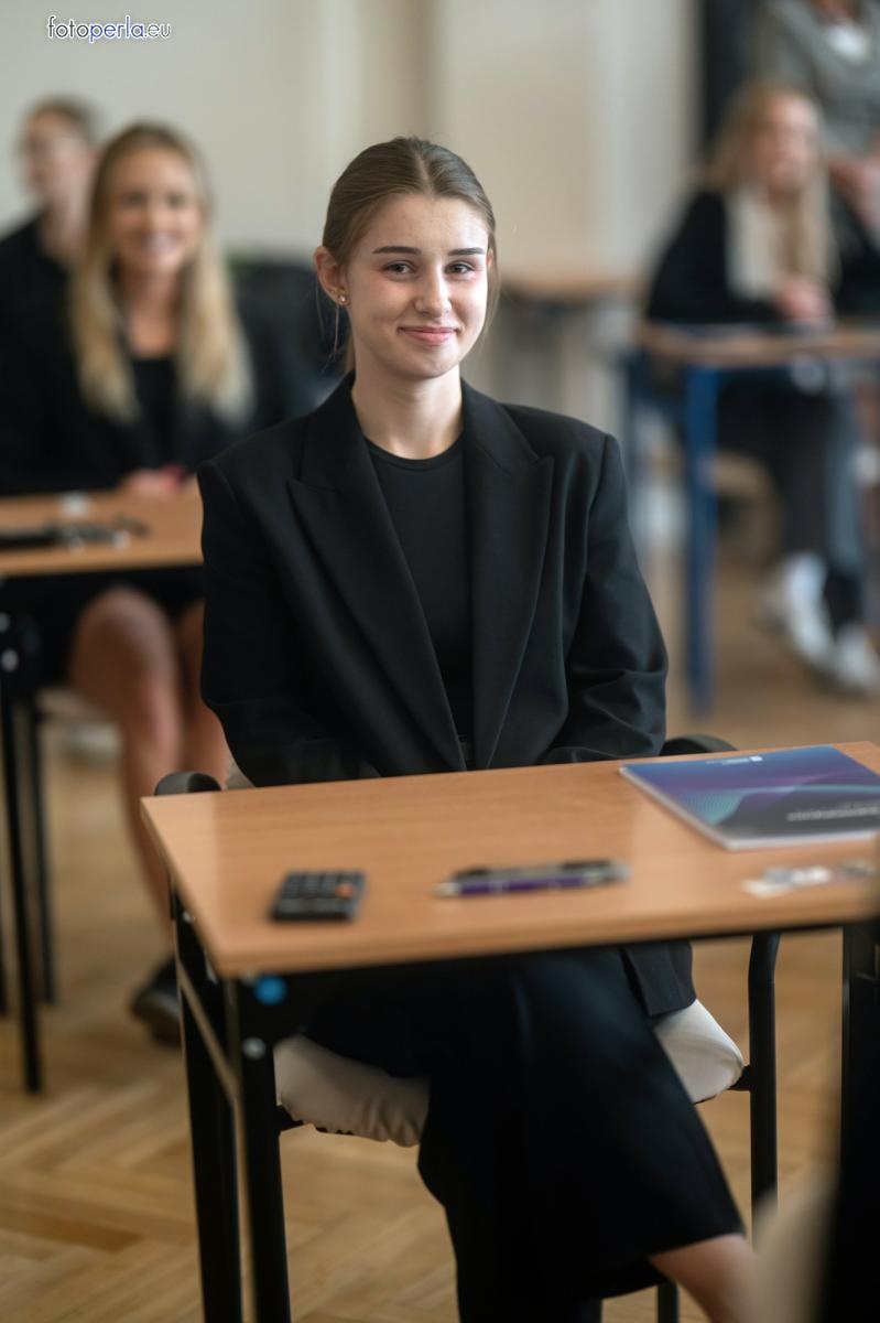 Zdjęcie w galerii na portalu naszraciborz.pl: Matura z matematyki w Ekonomiku – ekonomicy piszą w odnowionej auli wiadomości z regionu