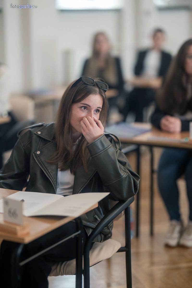 Zdjęcie w galerii na portalu naszraciborz.pl: Matura z matematyki w Ekonomiku – ekonomicy piszą w odnowionej auli wiadomości z regionu