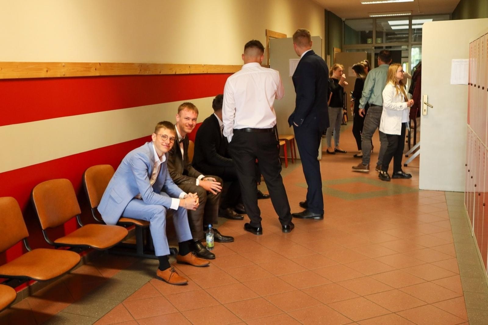 Zdjęcie w galerii na portalu naszraciborz.pl: Matura z matematyki w CKZiU nr 1 – egzamin w Gastronomiku i Budowlance wiadomości z regionu