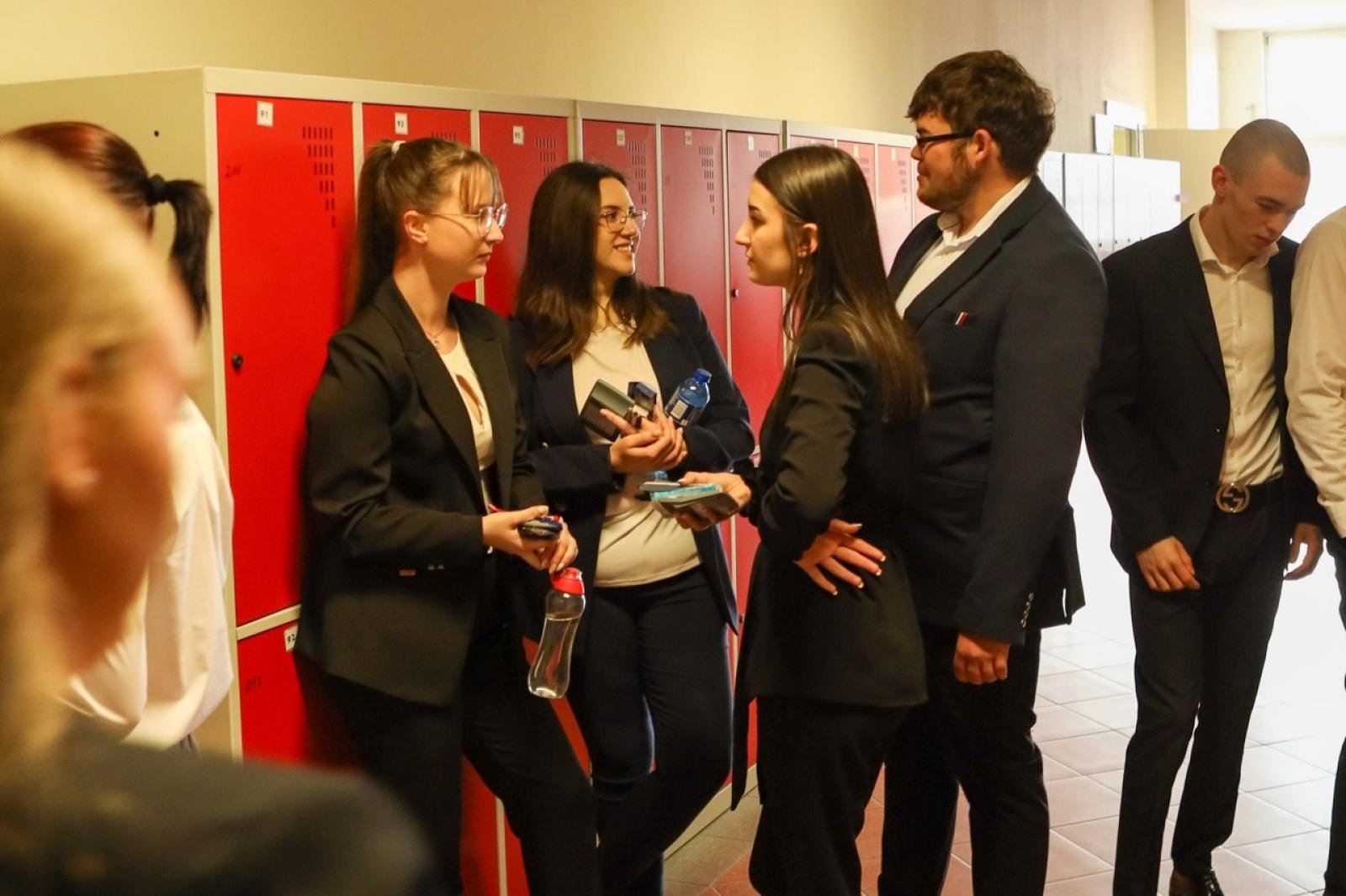 Zdjęcie w galerii na portalu naszraciborz.pl: Matura z matematyki w CKZiU nr 1 – egzamin w Gastronomiku i Budowlance wiadomości z regionu