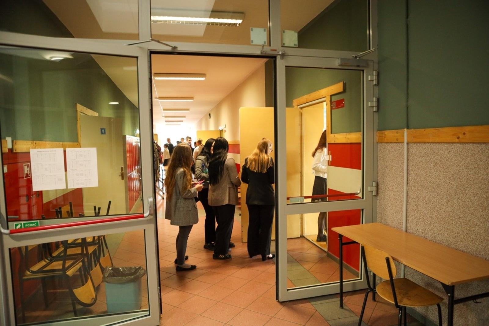 Zdjęcie w galerii na portalu naszraciborz.pl: Matura z matematyki w CKZiU nr 1 – egzamin w Gastronomiku i Budowlance wiadomości z regionu