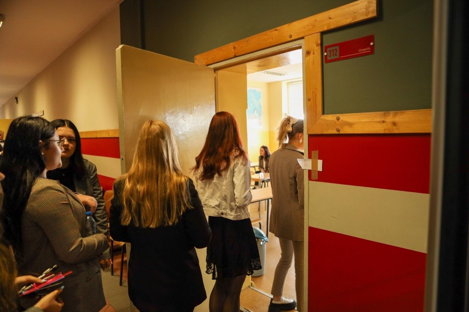 Zdjęcie w galerii na portalu naszraciborz.pl: Matura z matematyki w CKZiU nr 1 – egzamin w Gastronomiku i Budowlance wiadomości z regionu