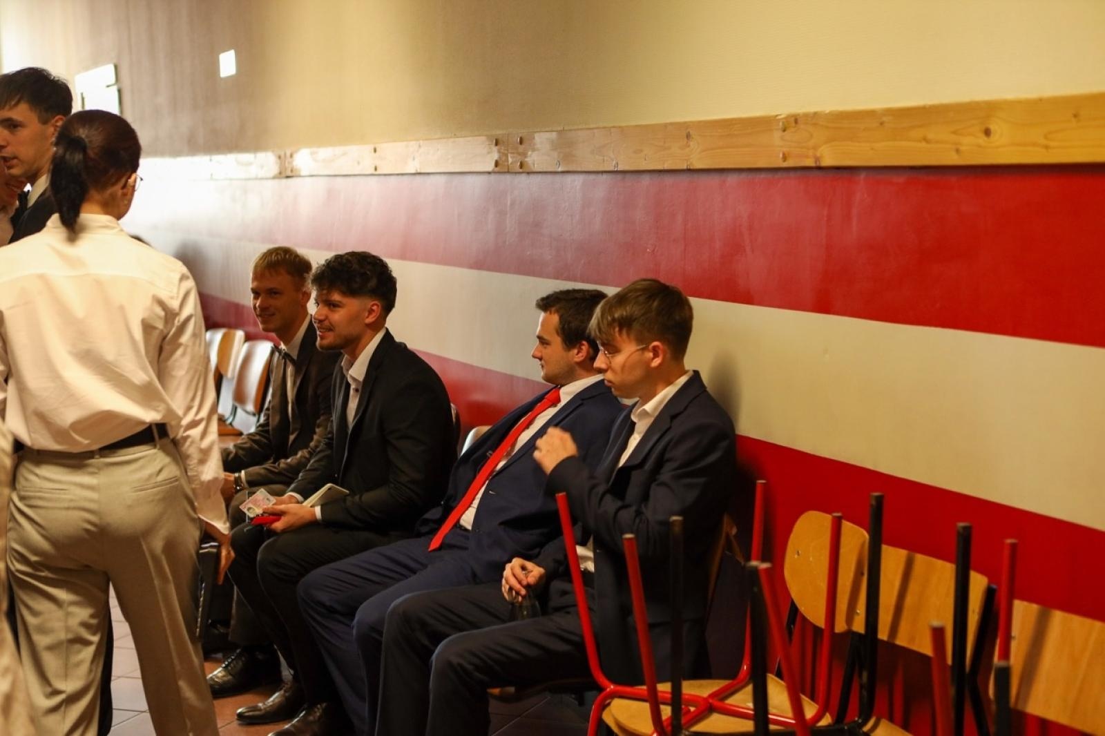 Zdjęcie w galerii na portalu naszraciborz.pl: Matura z matematyki w CKZiU nr 1 – egzamin w Gastronomiku i Budowlance wiadomości z regionu