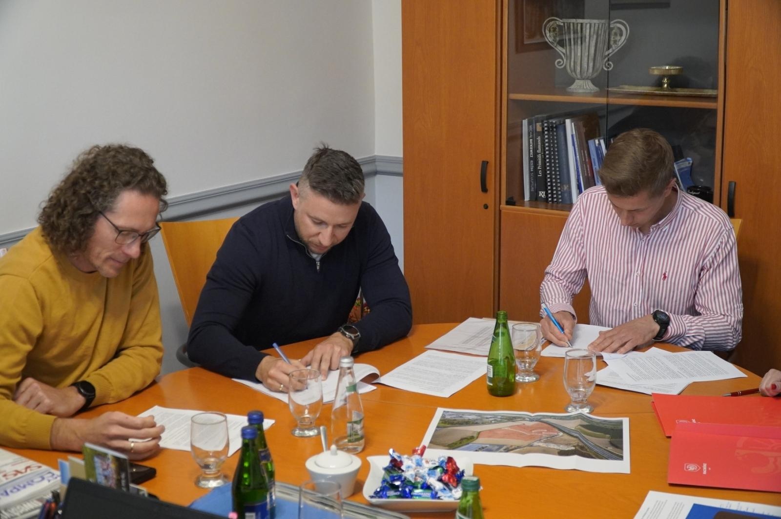 Zdjęcie w galerii na portalu naszraciborz.pl: Pierwsi inwestorzy w nowej strefie gospodarczej przy ul. Mikołowskiej wiadomości z regionu