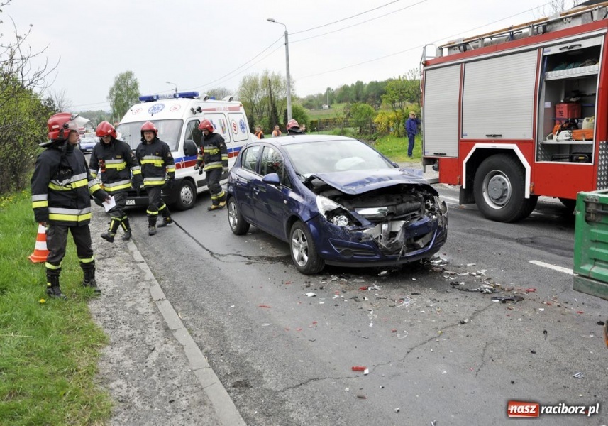 Zdjęcie w galerii na portalu naszraciborz.pl: Wypadek na podjeździe do Kornowaca wiadomości z regionu