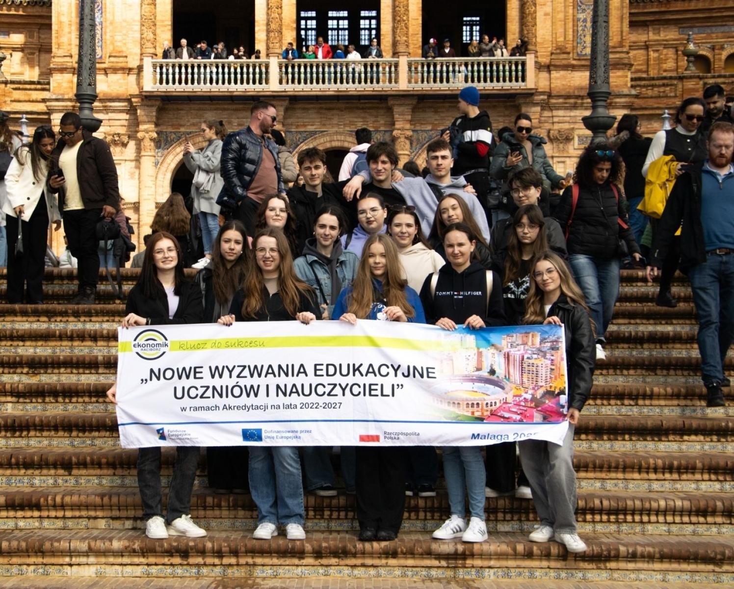 Zdjęcie w galerii na portalu naszraciborz.pl: Zawodowa przygoda w sercu Andaluzji – praktyki uczniów Ekonomika wiadomości z regionu