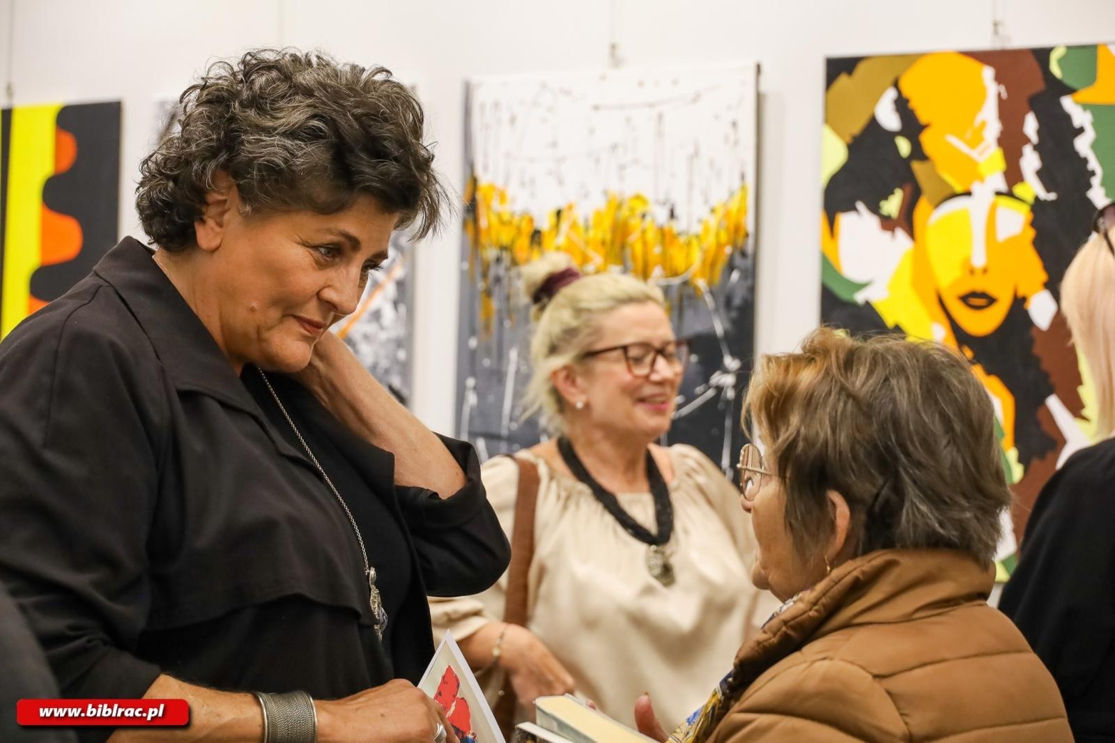 Zdjęcie w galerii na portalu naszraciborz.pl: W ramach i bez ram – wyjątkowy wernisaż Anny Żychskiej w Raciborzu wiadomości z regionu