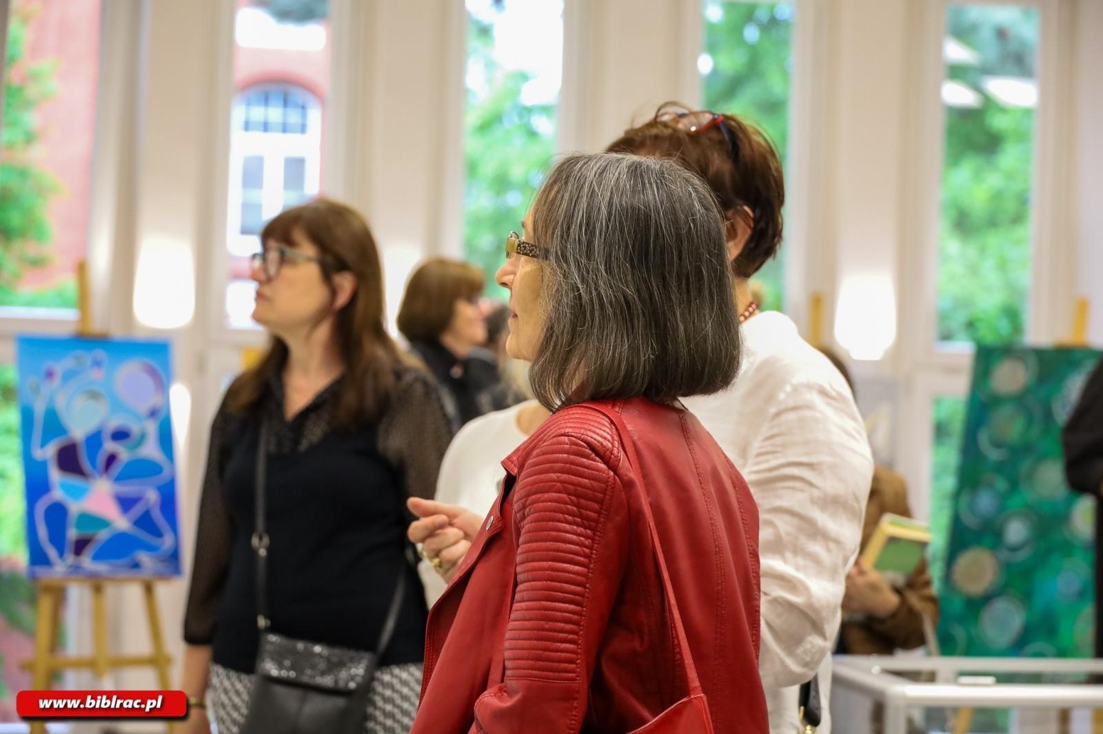 Zdjęcie w galerii na portalu naszraciborz.pl: W ramach i bez ram – wyjątkowy wernisaż Anny Żychskiej w Raciborzu wiadomości z regionu
