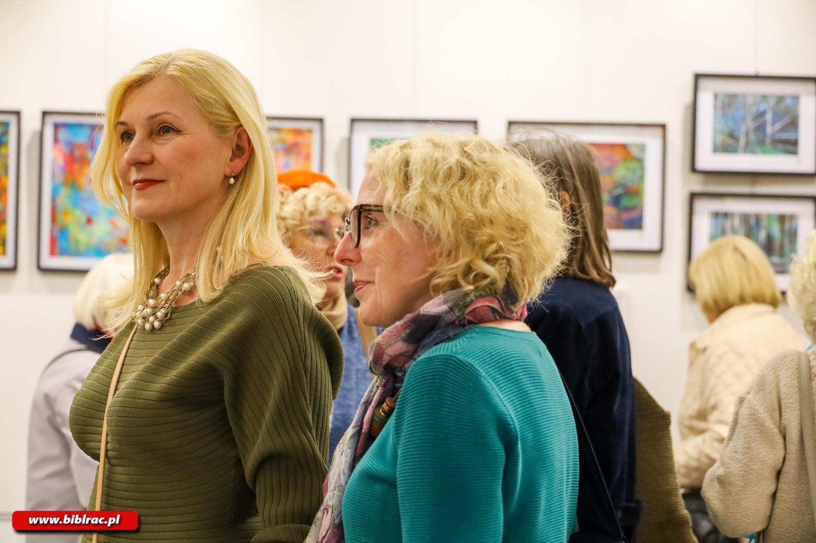 Zdjęcie w galerii na portalu naszraciborz.pl: W ramach i bez ram – wyjątkowy wernisaż Anny Żychskiej w Raciborzu wiadomości z regionu