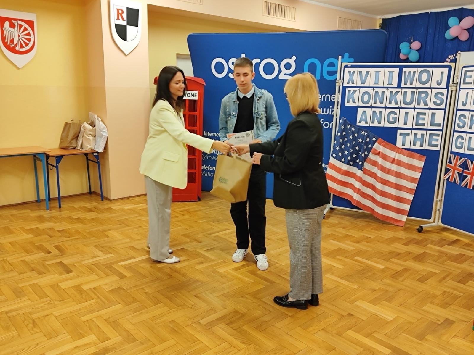 Zdjęcie w galerii na portalu naszraciborz.pl: XVII Wojewódzki Konkurs Języka Angielskiego The Globe w SP18  wiadomości z regionu