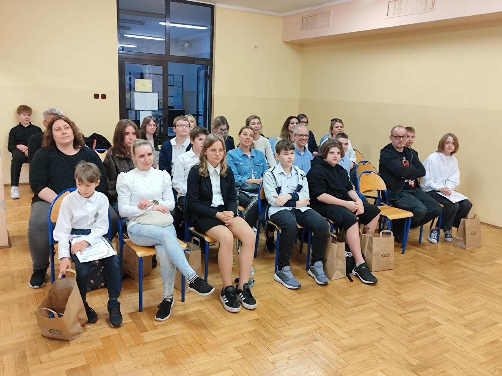 Zdjęcie w galerii na portalu naszraciborz.pl: XVII Wojewódzki Konkurs Języka Angielskiego The Globe w SP18  wiadomości z regionu