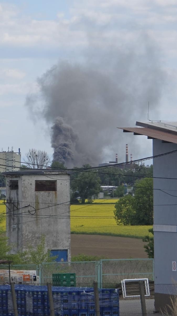 Zdjęcie w galerii na portalu naszraciborz.pl: Kłęby dymu nad Płonią. Strażacka akcja w Tokai Cobex wiadomości z regionu