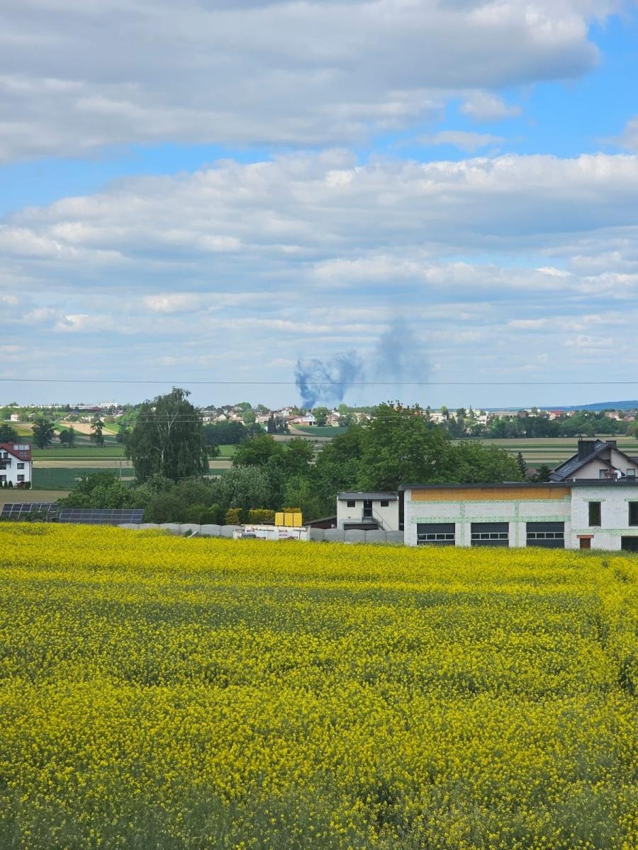 Zdjęcie w galerii na portalu naszraciborz.pl: Kłęby dymu nad Płonią. Strażacka akcja w Tokai Cobex wiadomości z regionu