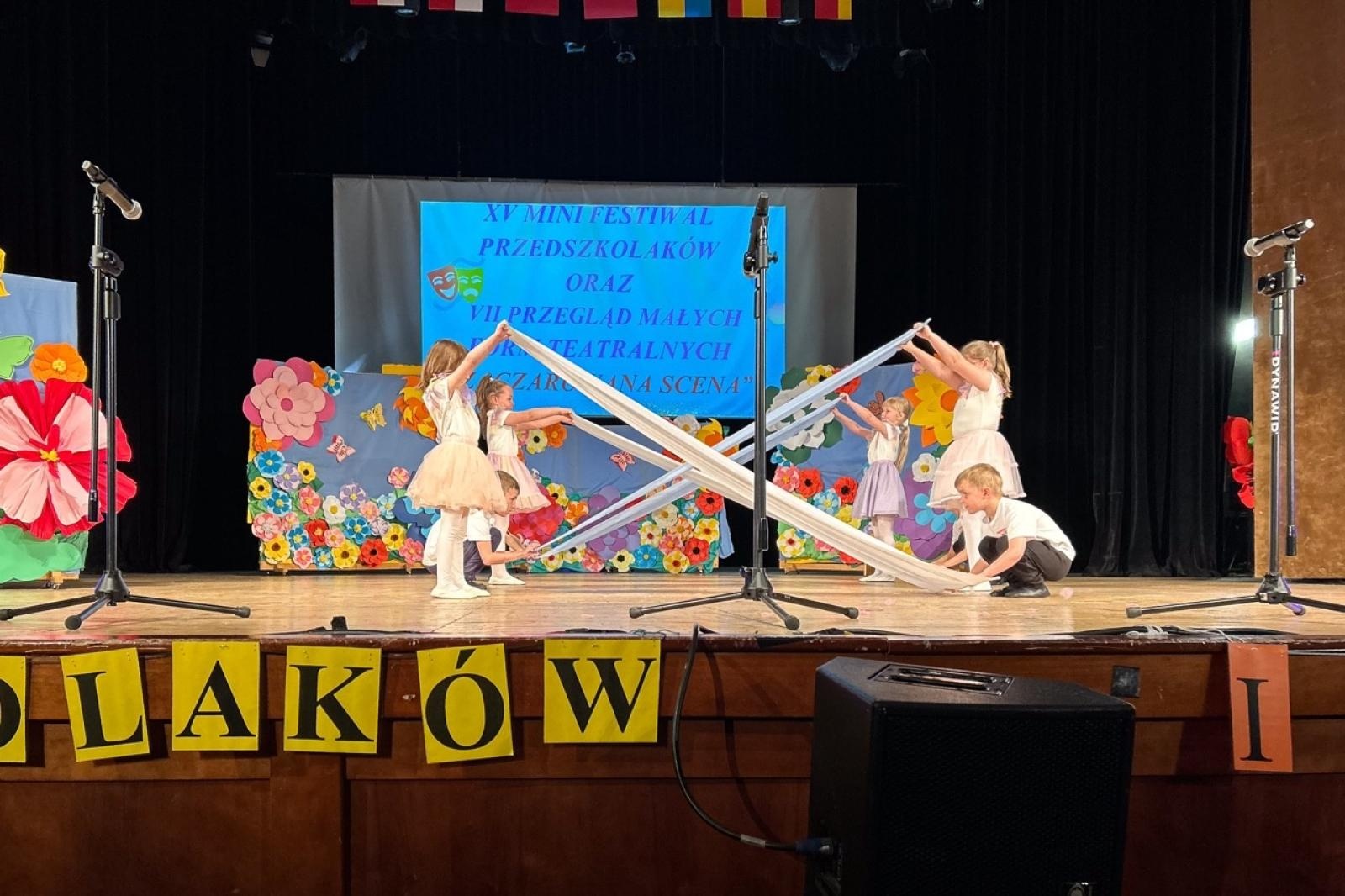 Zdjęcie w galerii na portalu naszraciborz.pl: 21 występów w XV Mini Festiwalu Przedszkolaków wiadomości z regionu