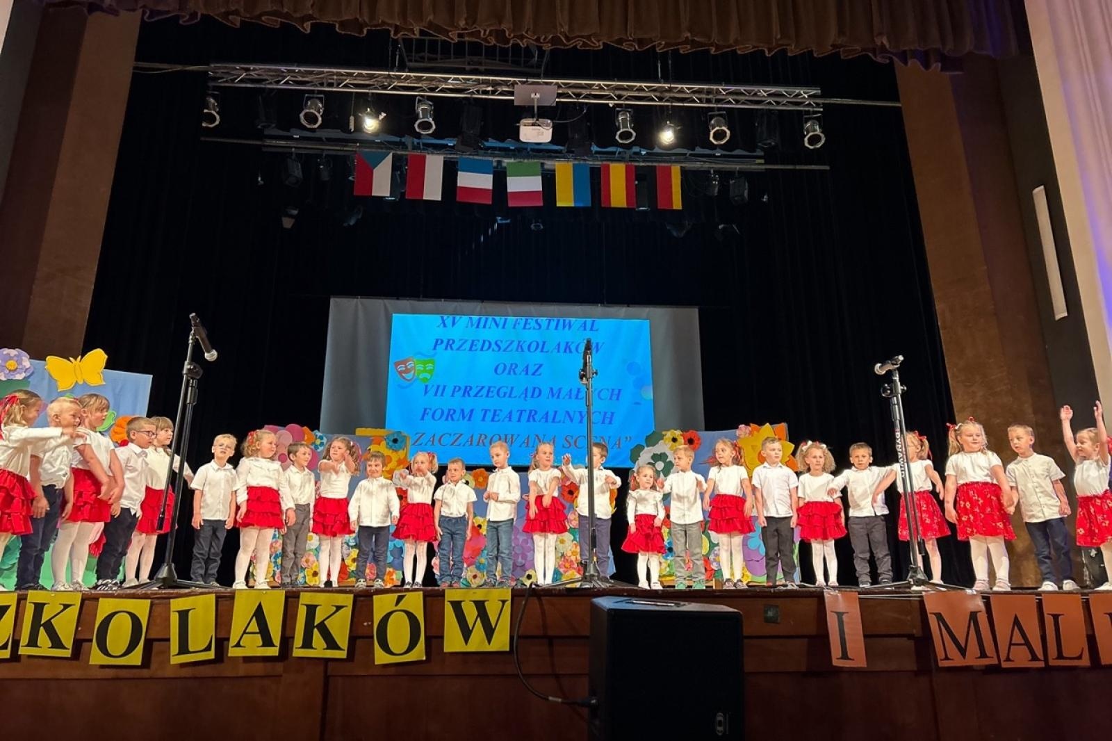 Zdjęcie w galerii na portalu naszraciborz.pl: 21 występów w XV Mini Festiwalu Przedszkolaków wiadomości z regionu