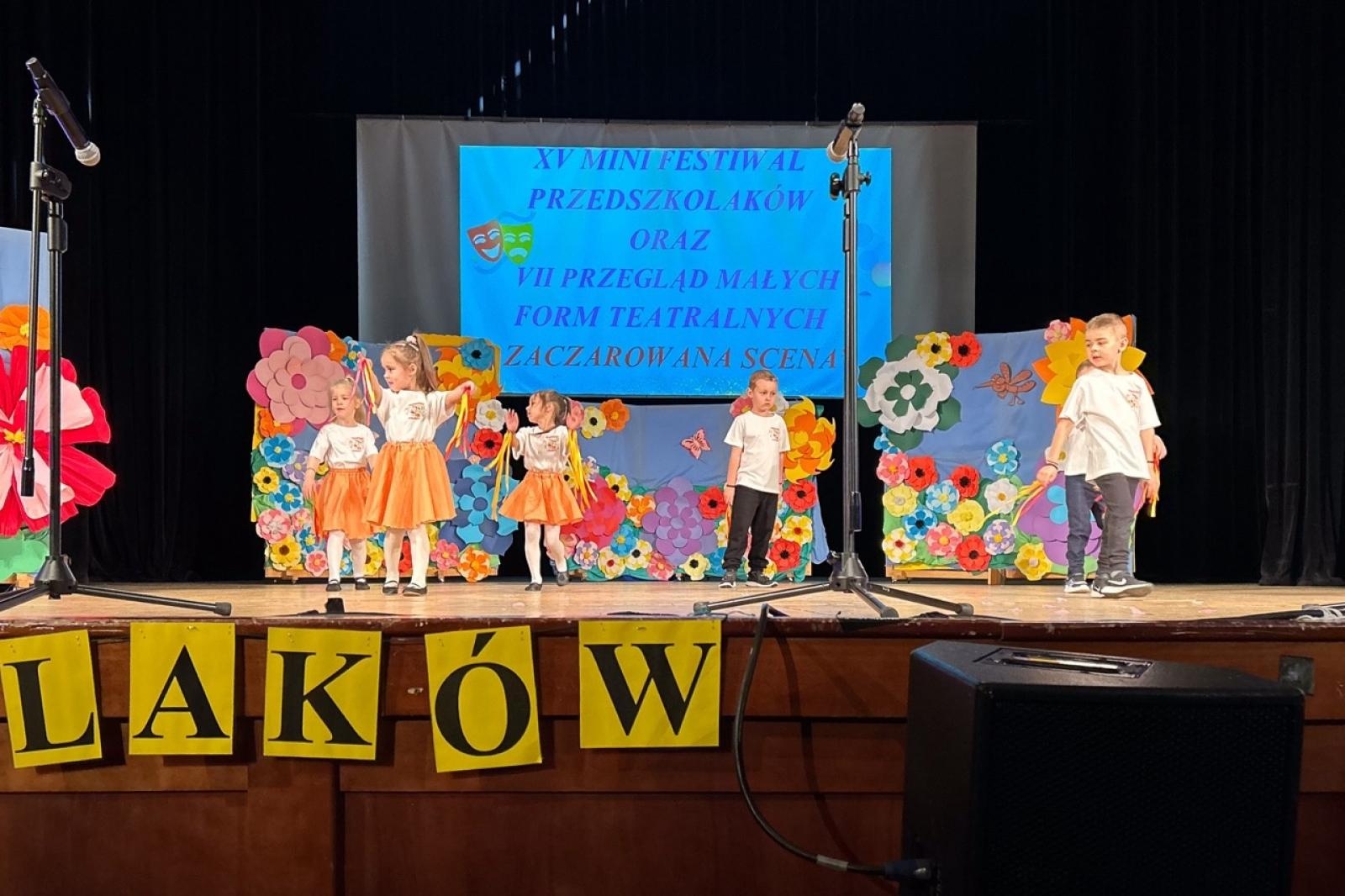 Zdjęcie w galerii na portalu naszraciborz.pl: 21 występów w XV Mini Festiwalu Przedszkolaków wiadomości z regionu