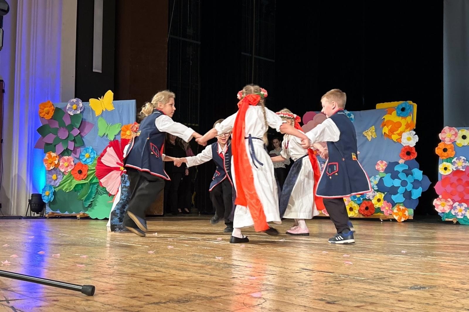 Zdjęcie w galerii na portalu naszraciborz.pl: 21 występów w XV Mini Festiwalu Przedszkolaków wiadomości z regionu