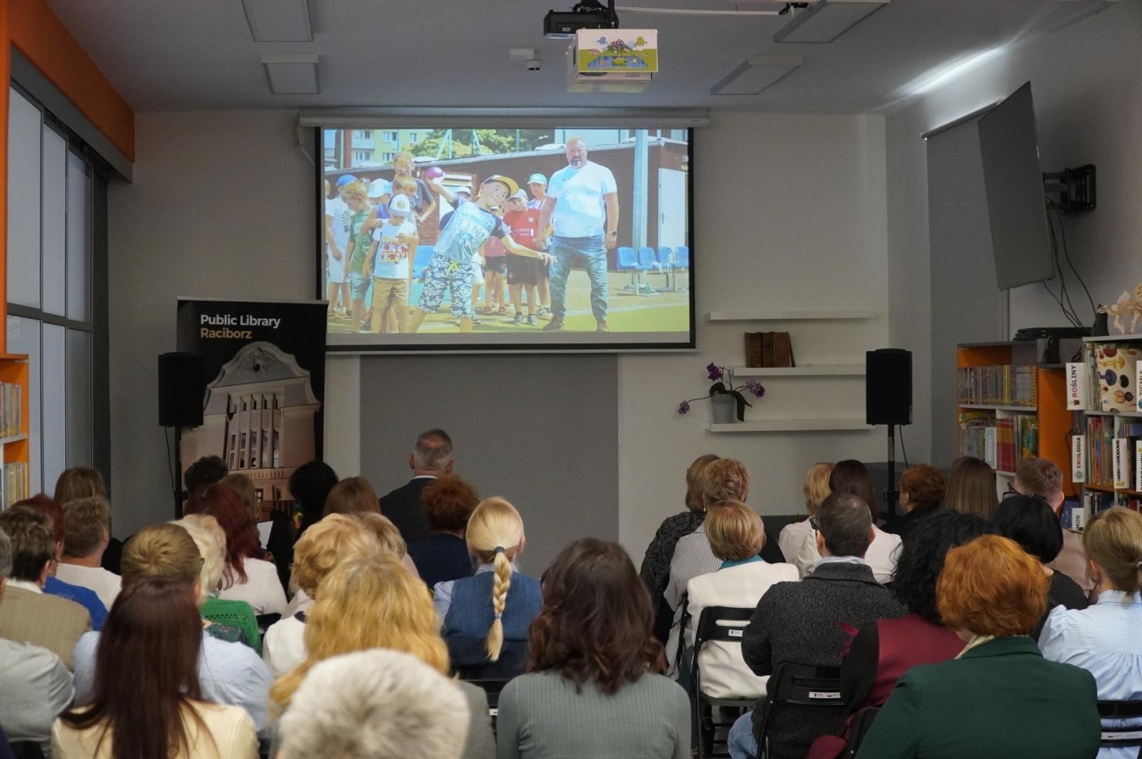 Zdjęcie w galerii na portalu naszraciborz.pl: Święto Bibliotekarzy w raciborskiej książnicy wiadomości z regionu