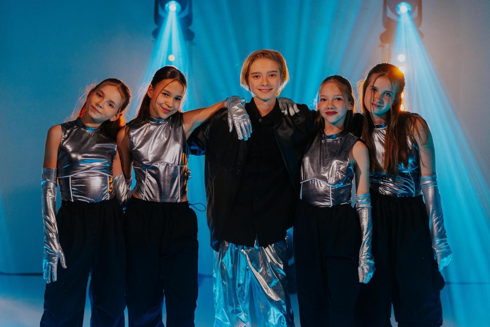 Zdjęcie w galerii na portalu naszraciborz.pl: Debiut z sercem i klasą. Staś Karoń zachwyca pierwszym singlem i teledyskiem wiadomości z regionu