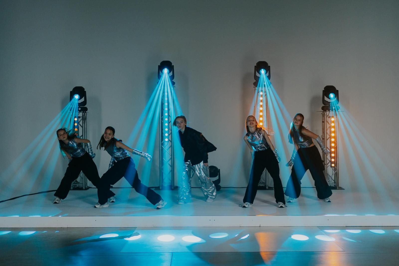 Zdjęcie w galerii na portalu naszraciborz.pl: Debiut z sercem i klasą. Staś Karoń zachwyca pierwszym singlem i teledyskiem wiadomości z regionu