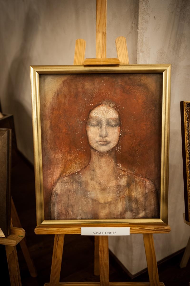 Zdjęcie w galerii na portalu naszraciborz.pl: Ciemna noc duszy – wernisaż prac Jolanty Krzyżek na zamku wiadomości z regionu