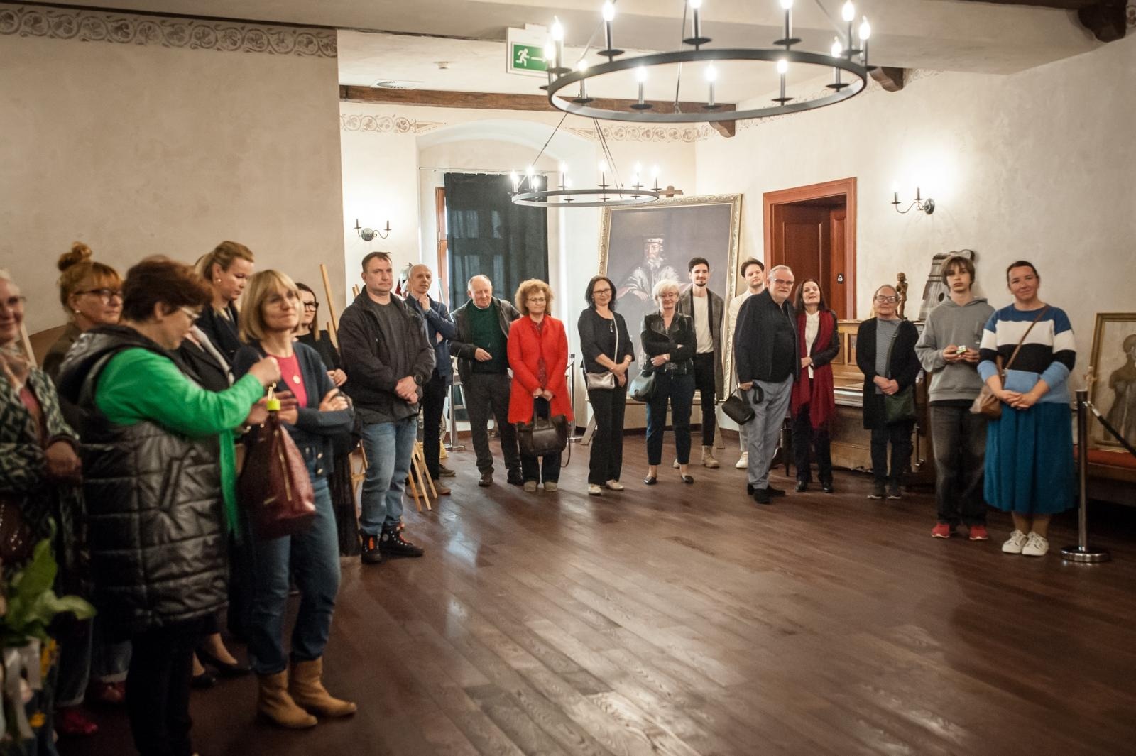 Zdjęcie w galerii na portalu naszraciborz.pl: Ciemna noc duszy – wernisaż prac Jolanty Krzyżek na zamku wiadomości z regionu