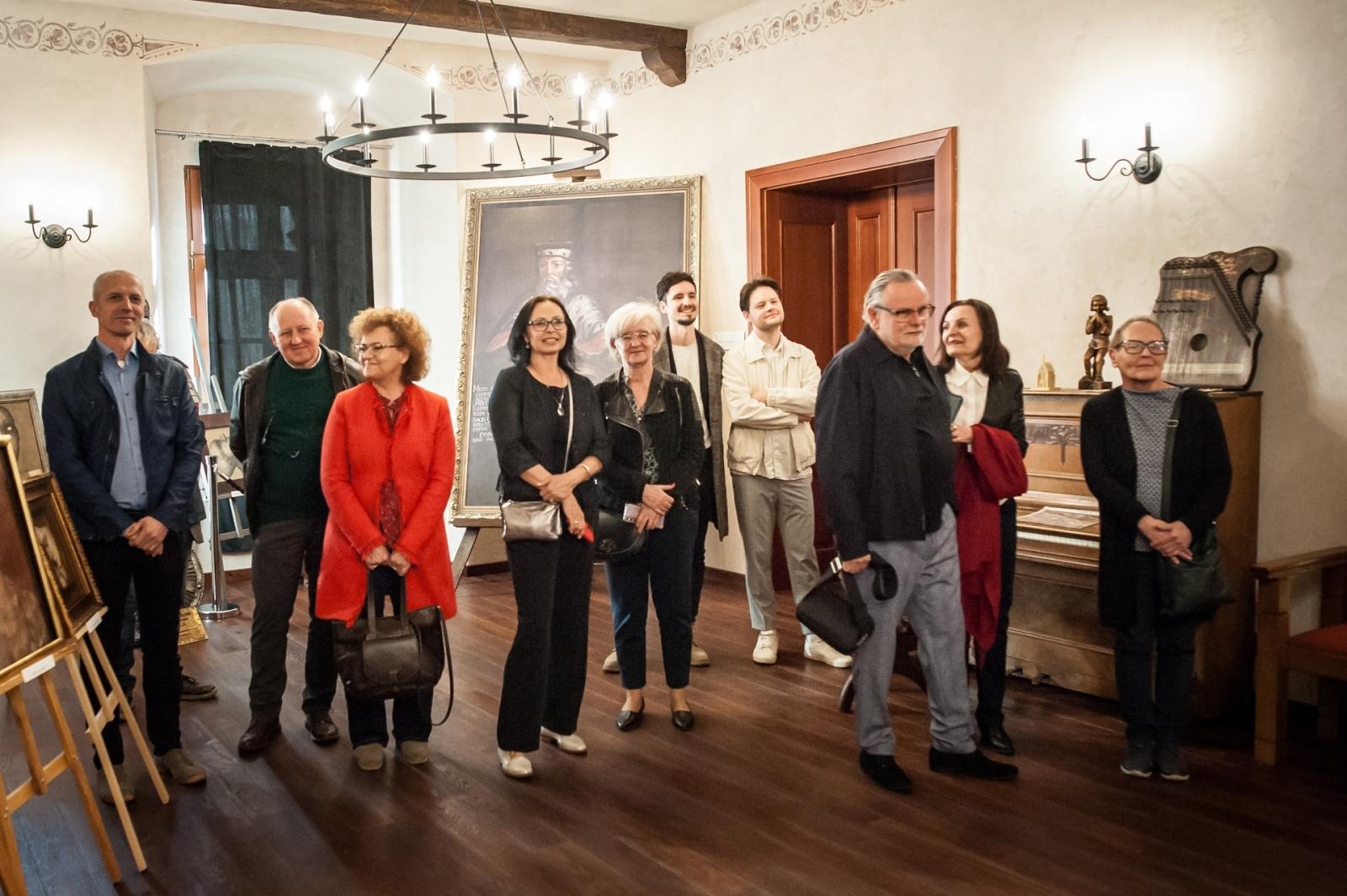 Zdjęcie w galerii na portalu naszraciborz.pl: Ciemna noc duszy – wernisaż prac Jolanty Krzyżek na zamku wiadomości z regionu