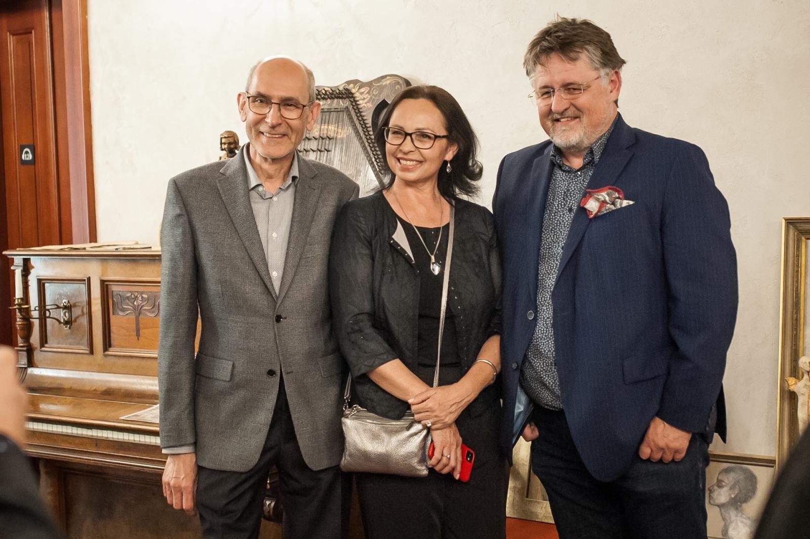 Zdjęcie w galerii na portalu naszraciborz.pl: Ciemna noc duszy – wernisaż prac Jolanty Krzyżek na zamku wiadomości z regionu