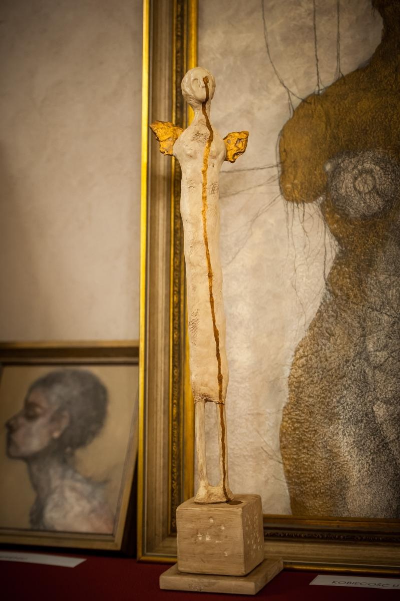 Zdjęcie w galerii na portalu naszraciborz.pl: Ciemna noc duszy – wernisaż prac Jolanty Krzyżek na zamku wiadomości z regionu