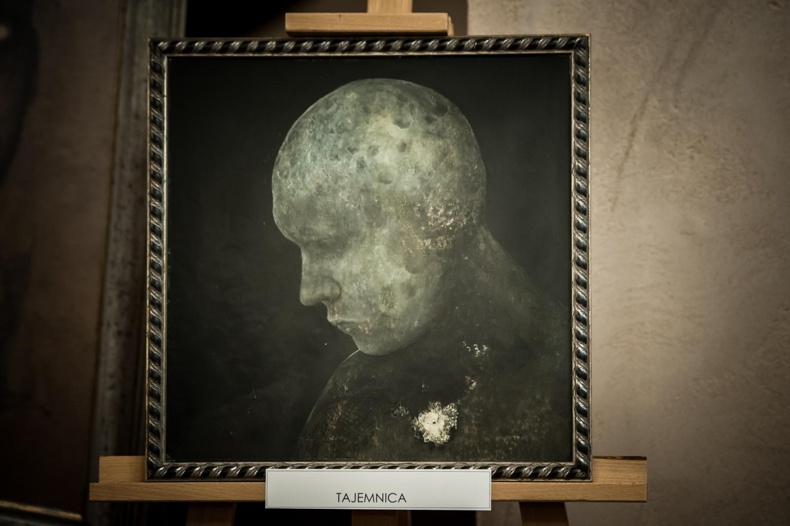 Zdjęcie w galerii na portalu naszraciborz.pl: Ciemna noc duszy – wernisaż prac Jolanty Krzyżek na zamku wiadomości z regionu