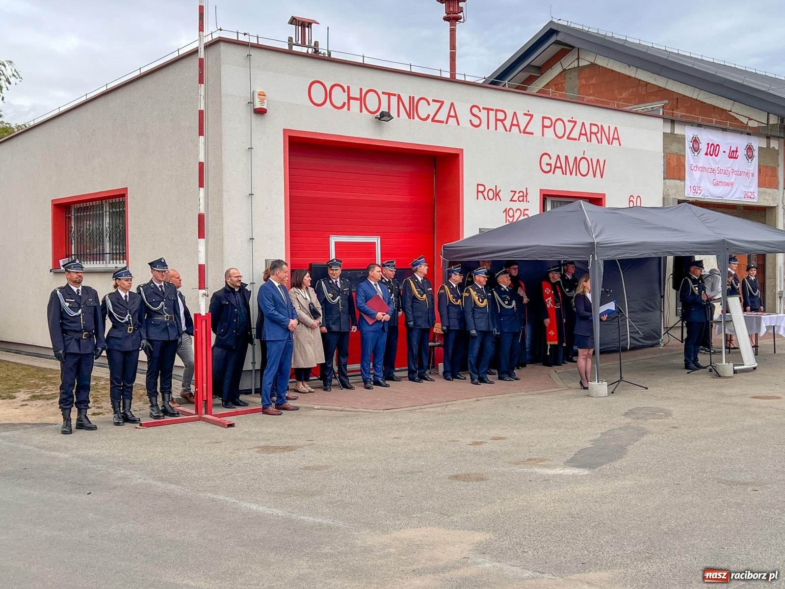 Zdjęcie w galerii na portalu naszraciborz.pl: 100-lecie OSP Gamów. Wręczono odznaczenia i poświęcono tablicę pamiątkową wiadomości z regionu