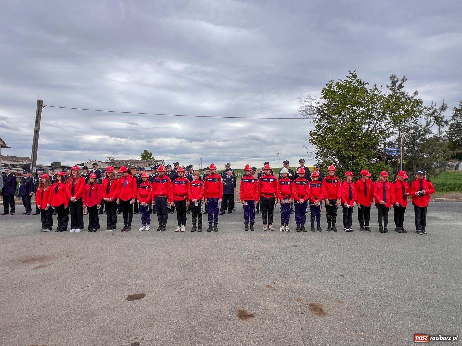 Zdjęcie w galerii na portalu naszraciborz.pl: 100-lecie OSP Gamów. Wręczono odznaczenia i poświęcono tablicę pamiątkową wiadomości z regionu