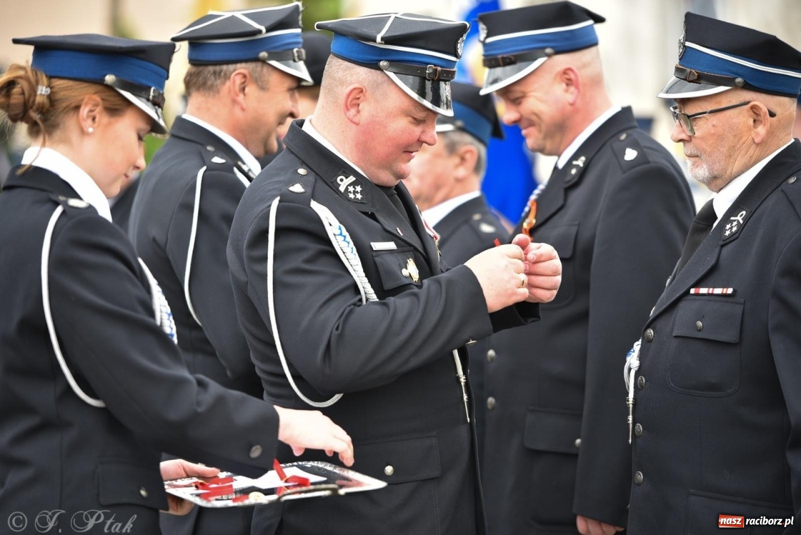 Zdjęcie w galerii na portalu naszraciborz.pl: 100-lecie OSP Gamów. Wręczono odznaczenia i poświęcono tablicę pamiątkową wiadomości z regionu