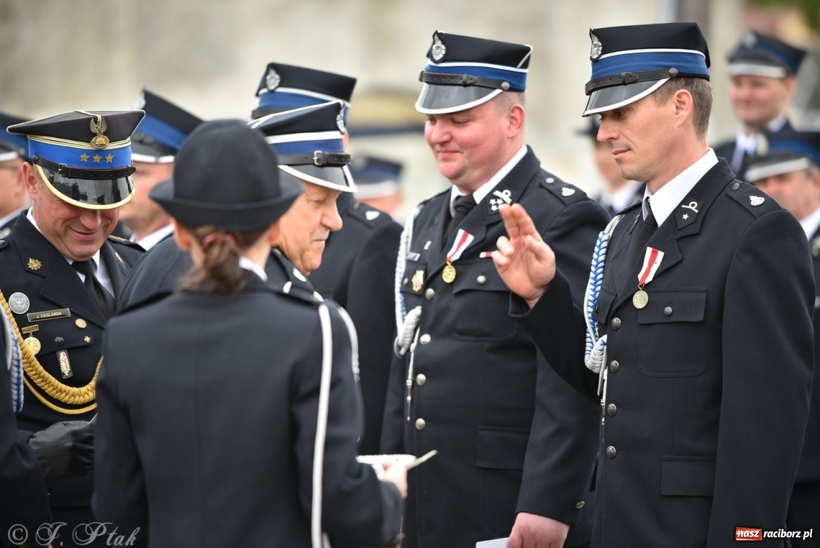 Zdjęcie w galerii na portalu naszraciborz.pl: 100-lecie OSP Gamów. Wręczono odznaczenia i poświęcono tablicę pamiątkową wiadomości z regionu
