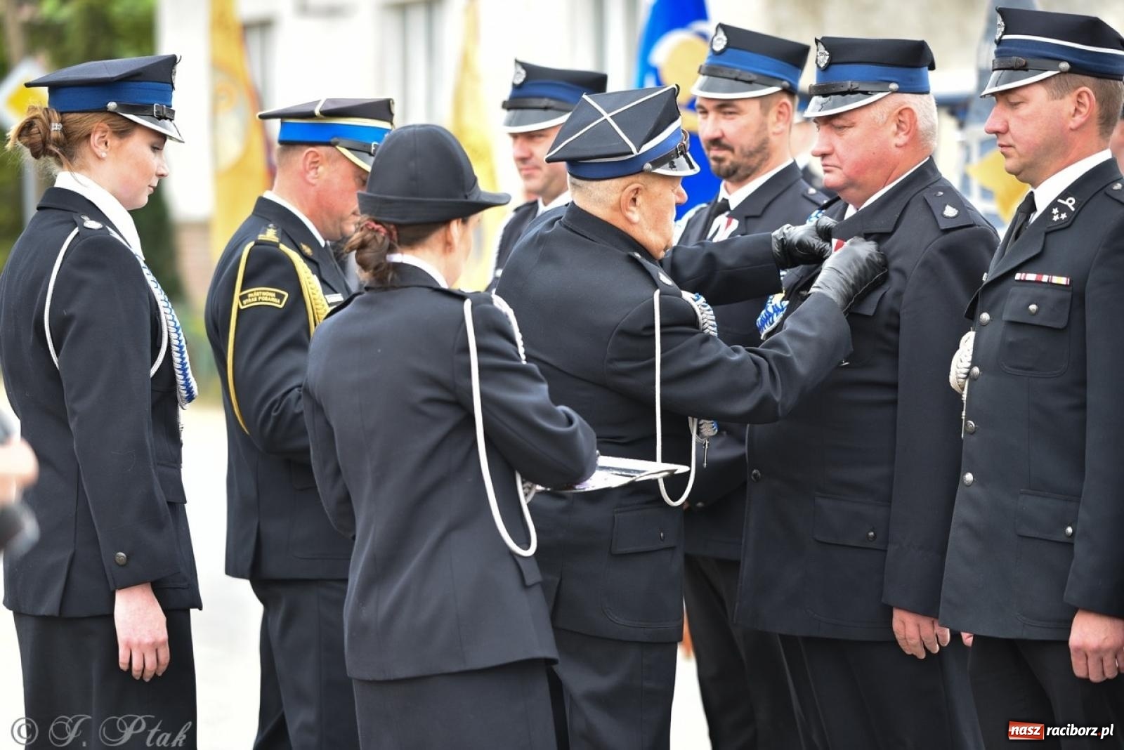 Zdjęcie w galerii na portalu naszraciborz.pl: 100-lecie OSP Gamów. Wręczono odznaczenia i poświęcono tablicę pamiątkową wiadomości z regionu