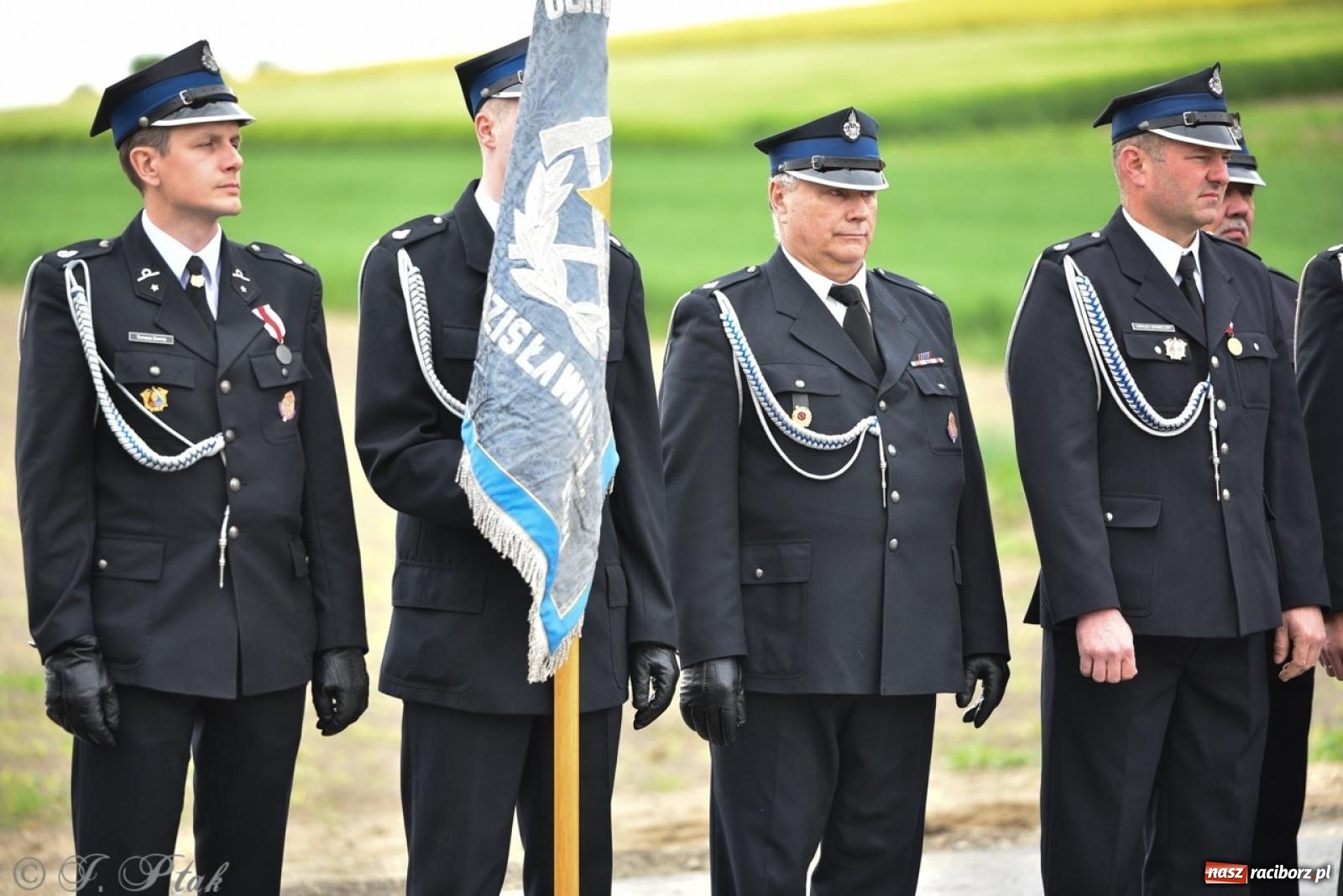 Zdjęcie w galerii na portalu naszraciborz.pl: 100-lecie OSP Gamów. Wręczono odznaczenia i poświęcono tablicę pamiątkową wiadomości z regionu